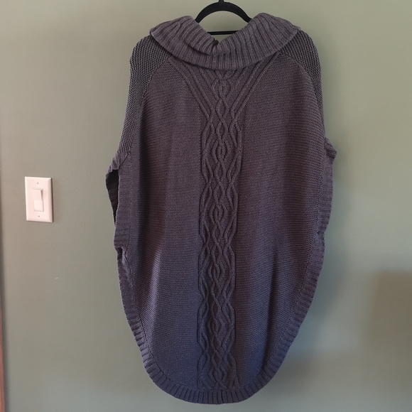 Ricki's Knit Warm Wide Collar Rounded Hem Side Button Poncho Sz M/L Charcoal - Picture 2 of 6